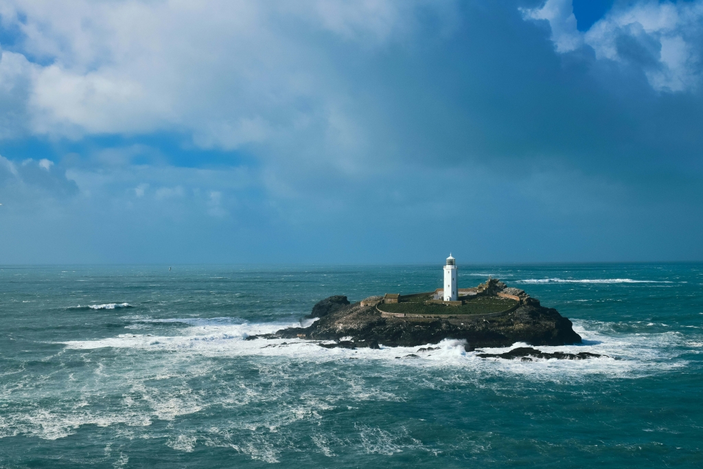 Storm watching tips in Cornwall